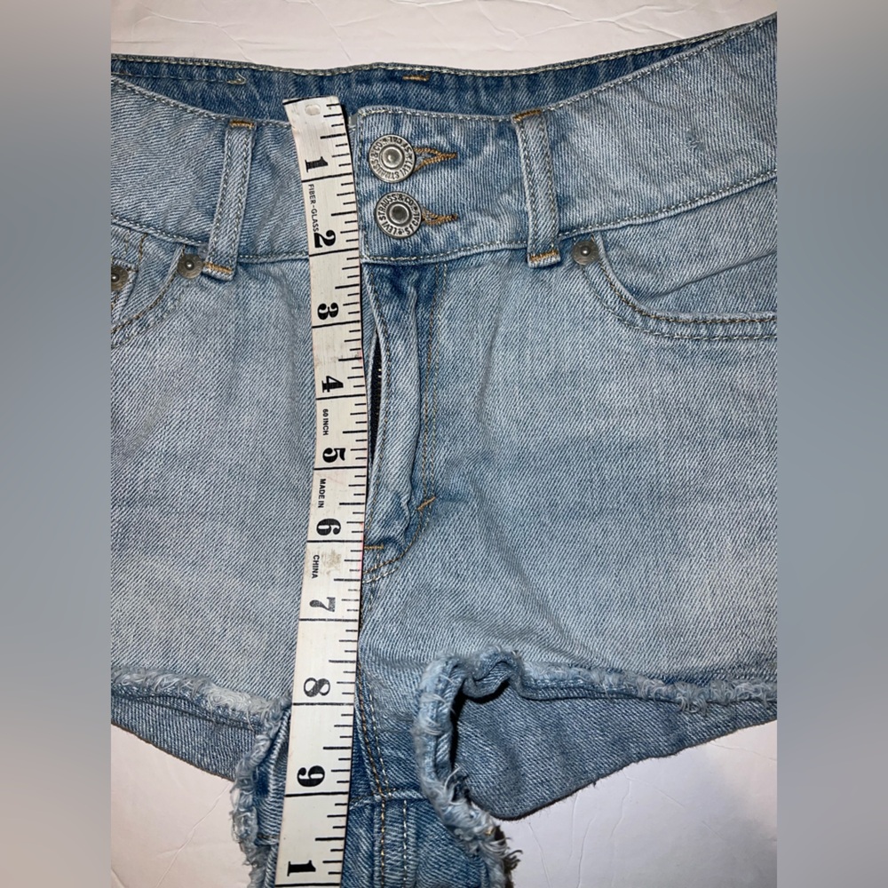 Levi’s High Rise Shorty Short - Picture 7 of 10